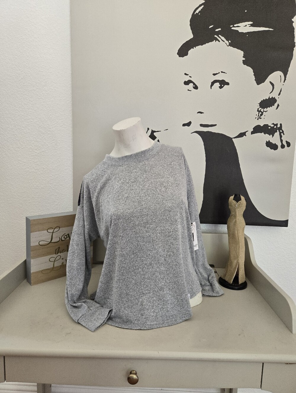 NWT Nine West Women’s Gray Long-Sleeve Crewneck Top Size Small